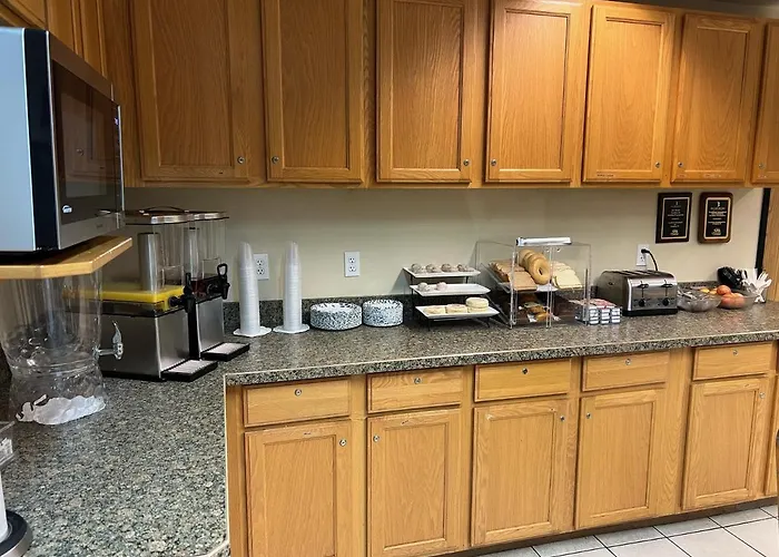 Lavissh Inn And Suites